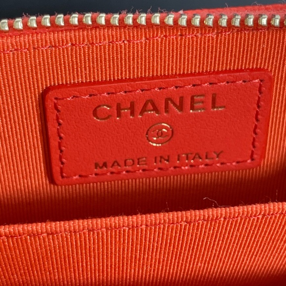 CHANEL Card Holder Red Orange in Gold Hardware - Picture 4 of 13